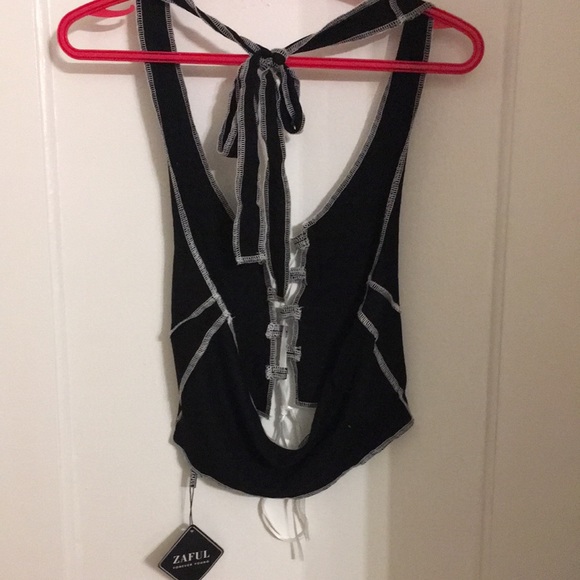 Black and white tank - Picture 3 of 5